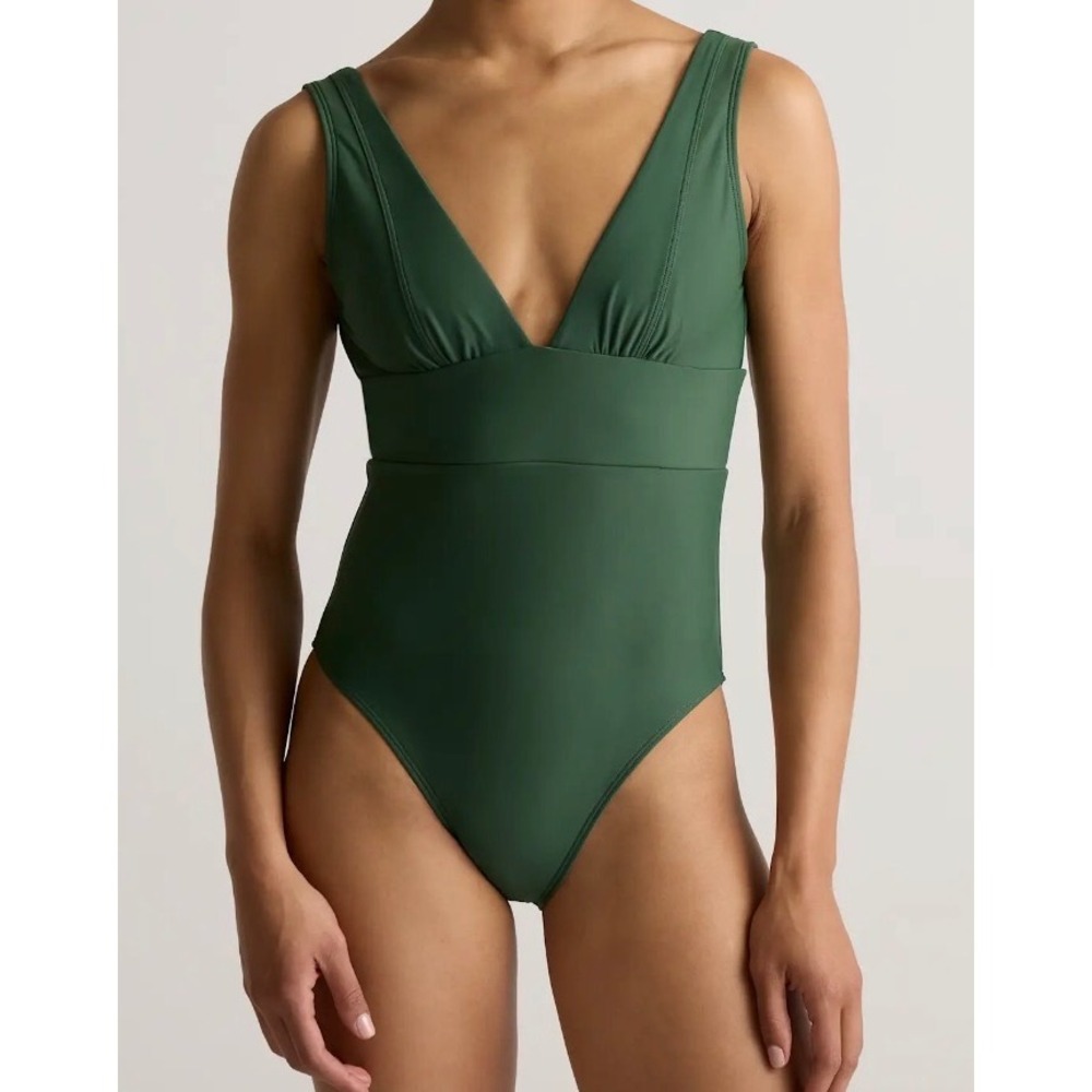 Quince Italian Matte Recycled V-Neck One-Piece Swimsuit Green Size M ATG001 NWT